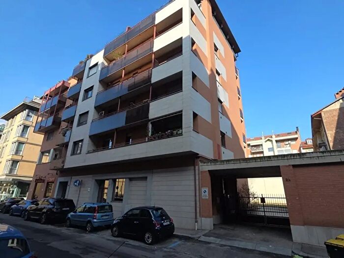 Appartamento trilocale in vendita in Via Cellini, Torino