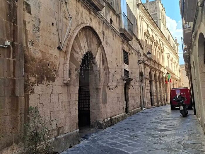 Casa con 8 locali in vendita in Siracusa