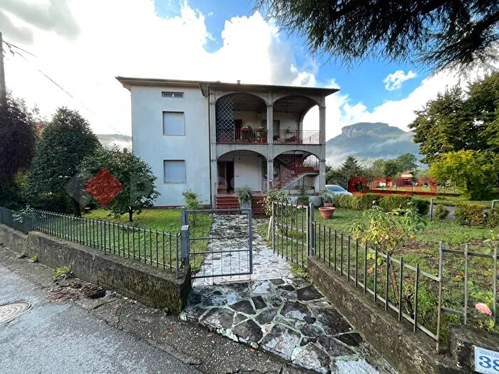 Appartamento con 5 locali in vendita in Via di Ghivizzano, Coreglia Antelminelli