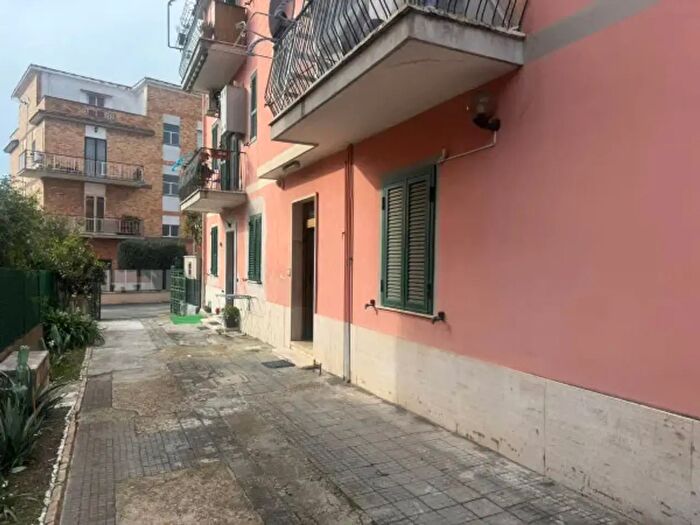 Appartamento trilocale in vendita in Via dei Rangoni, Roma