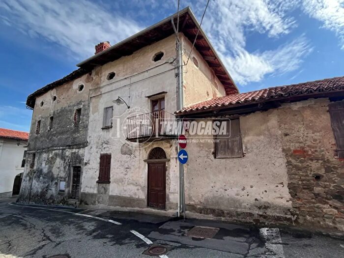Casa quadrilocale in vendita in Via Umberto I, Cuceglio