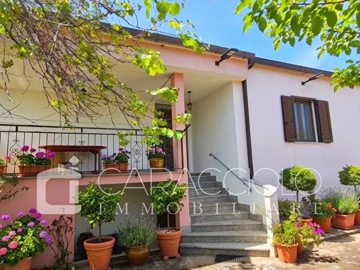 Casa con 6 locali in vendita in Olbia