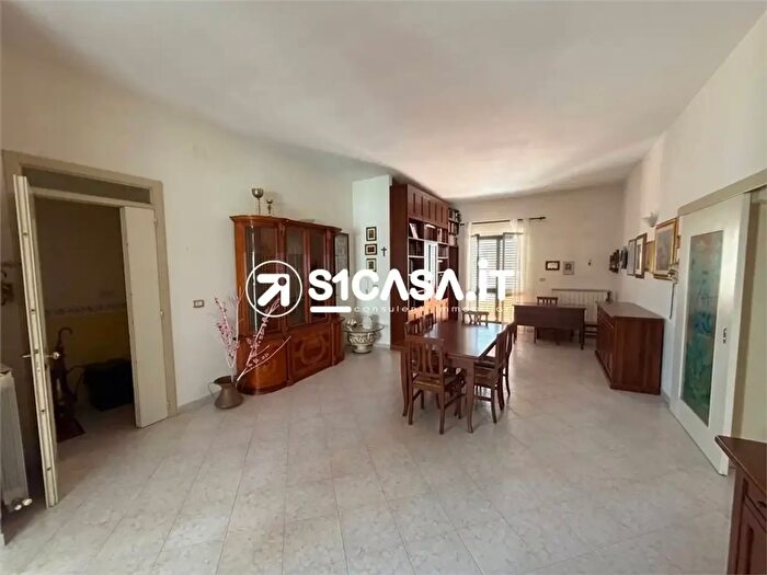 Casa con 5 locali in vendita in Via Nazario Sauro, Galatone