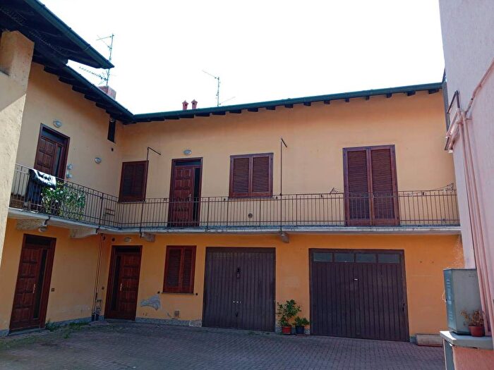Appartamento trilocale in affitto in Via Achille Porraneo, Arsago Seprio