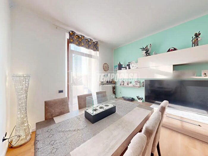 Appartamento trilocale in vendita in Via Volta, Albiolo