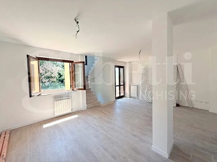 Casa con 5 locali in vendita in Le Grazie Snc, Orte