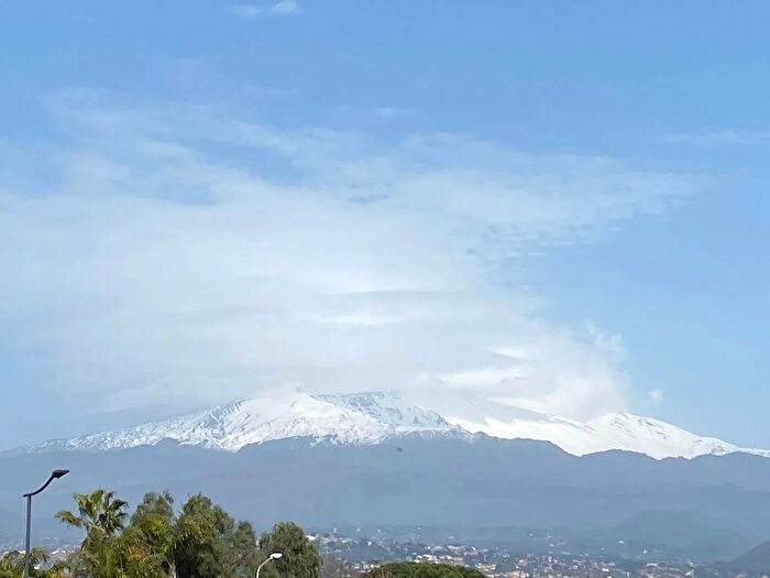 Appartamento con 7 locali in vendita in Via Cordovado Acireale, Acireale