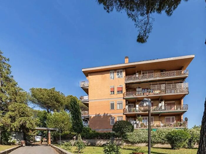 Appartamento trilocale in vendita in Via Portuense, Roma