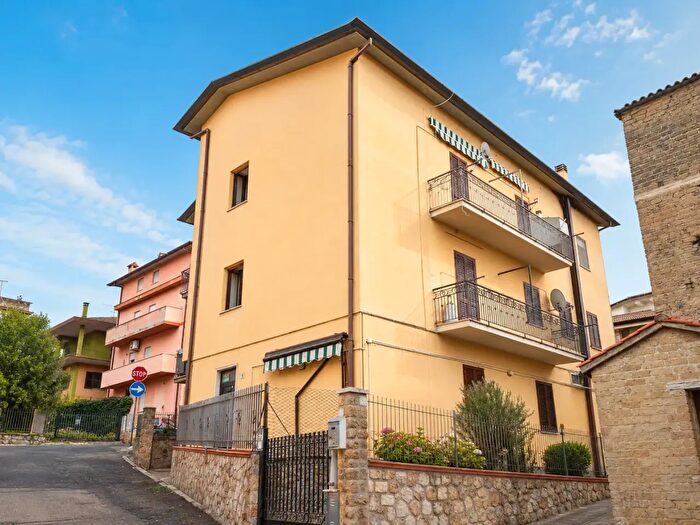 Appartamento quadrilocale in vendita in Via Fosse Ardeatine, Norma