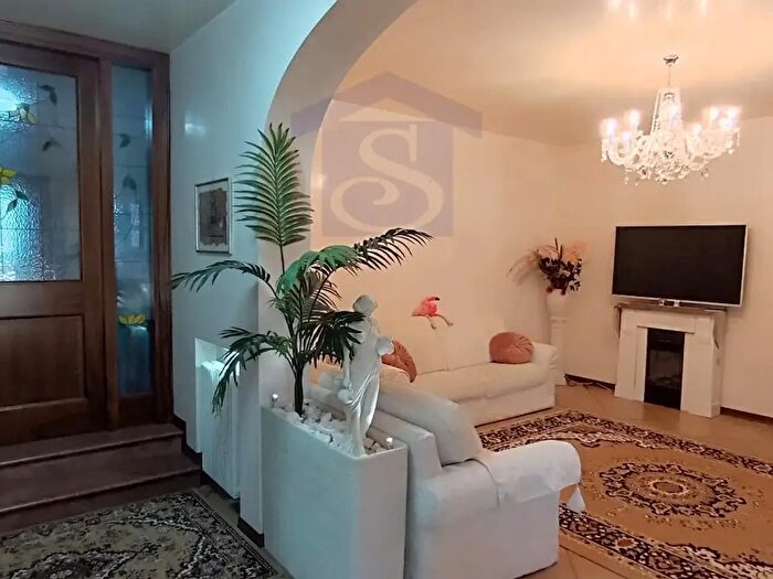 Casa con 13 locali in vendita in Fontanafredda