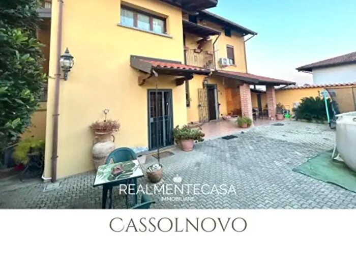 Casa con 6 locali in vendita in Via San Giorgio, Cassolnovo