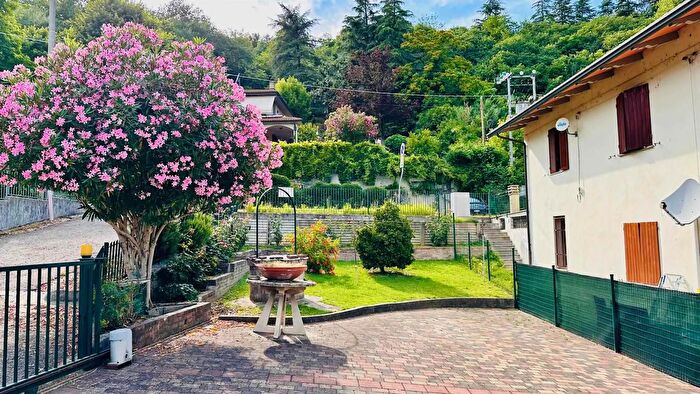 Appartamento con 6 locali in vendita in Via Ghiandolino Imola, Imola