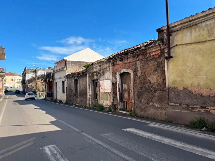 Casa quadrilocale in vendita in Via Ruggero I, Giarre