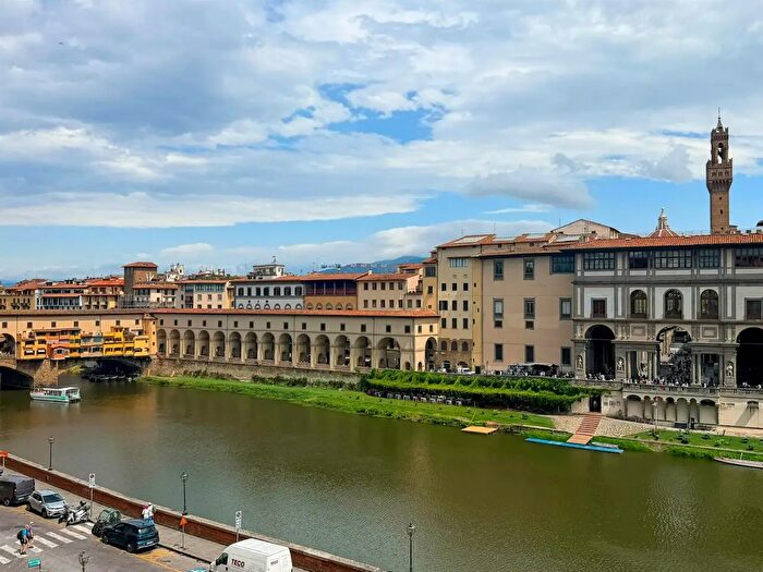 Appartamento con 7 locali in vendita in Via dei Bardi, Firenze