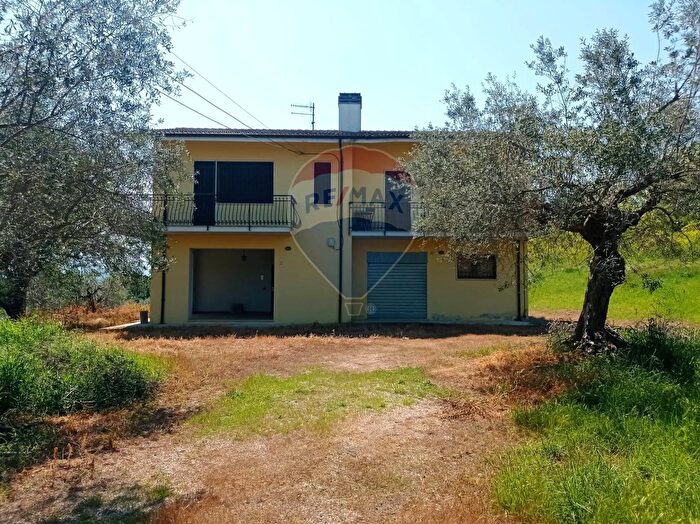 Casa con 10 locali in vendita in Via Rocco Terenzi Snc, Elice