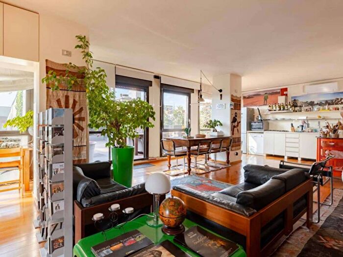 Appartamento trilocale in affitto in Viale Andrea Palladio, Stadio, Verona