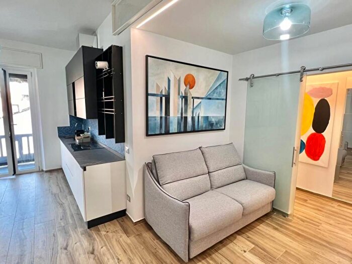 Appartamento bilocale in affitto in Viale Luigi Torelli, Farini, Milano