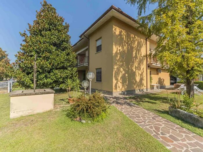 Appartamento trilocale in vendita in Via Primaria, Castello D'Argile