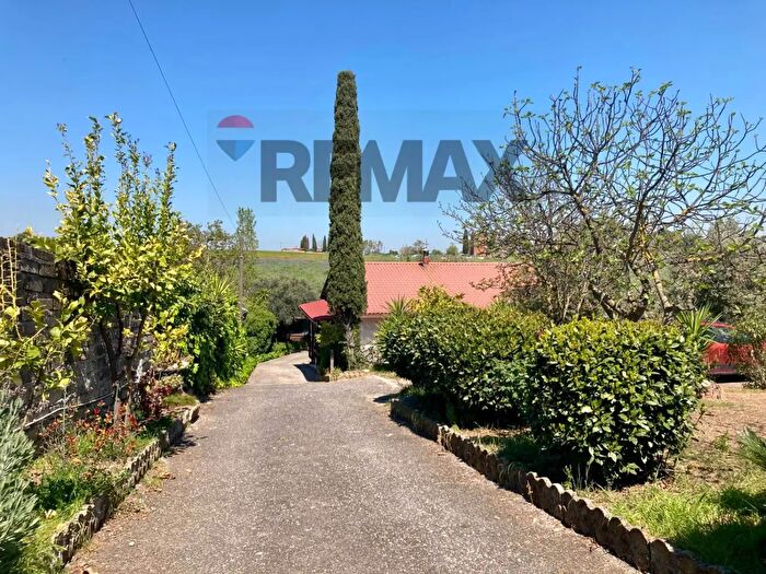 Casa quadrilocale in vendita in Vicolo della Stazione di Pavona, Roma
