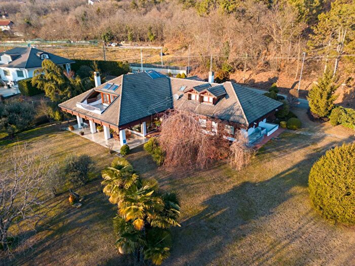 Casa con 11 locali in vendita in Via del Campetto, Piossasco