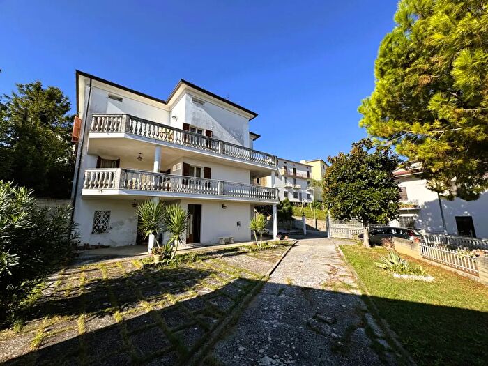 Casa con 10 locali in vendita in Via Augusto Murri, Torre San Patrizio
