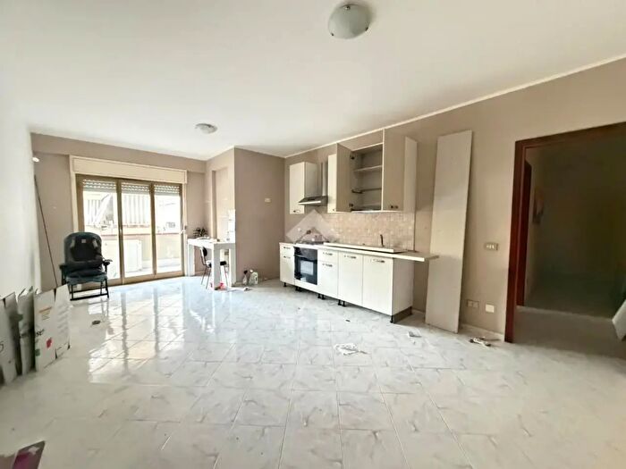 Appartamento trilocale in affitto in Via Luigi Cosenz, Palermo