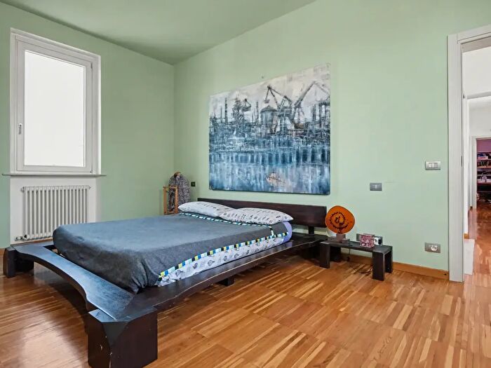 Casa con 11 locali in vendita in Piacenza