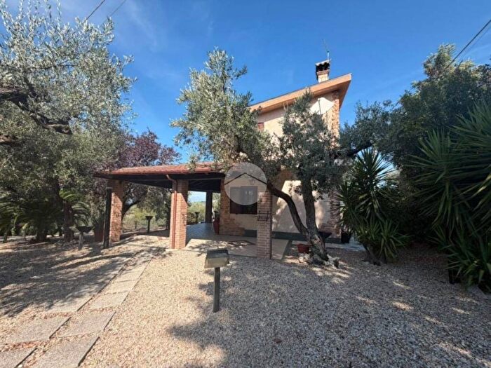 Casa quadrilocale in affitto in Via pomonte, Fara in Sabina