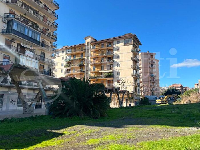 Appartamento quadrilocale in affitto in Via Vincenzo Giuffrida, Vulcania Sanzio, Catania