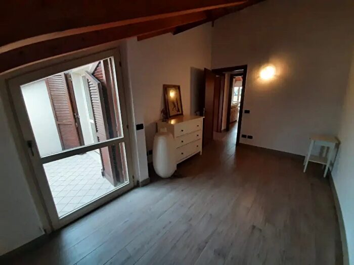 Appartamento trilocale in vendita in Piazzale Caduti, Padenghe Sul Garda