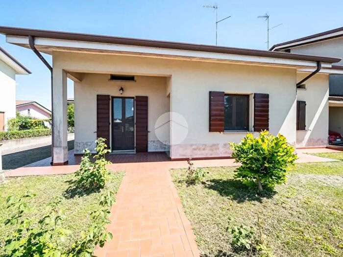 Casa trilocale in vendita in Via Donatori di Sangue, Marcaria