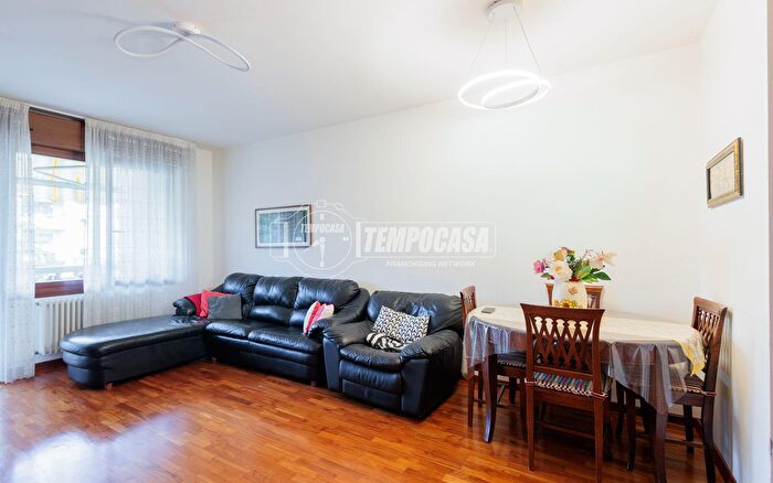 Appartamento trilocale in vendita in Piazza Nelly Corradi, Parma