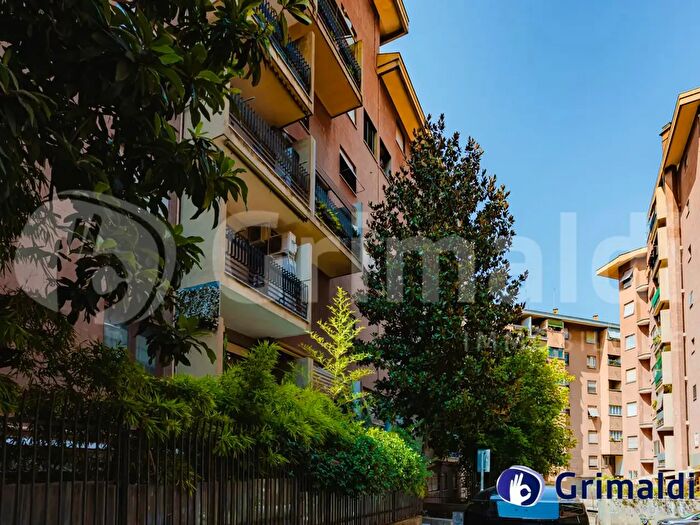 Appartamento trilocale in vendita in Via Carlo Pascal, Roma