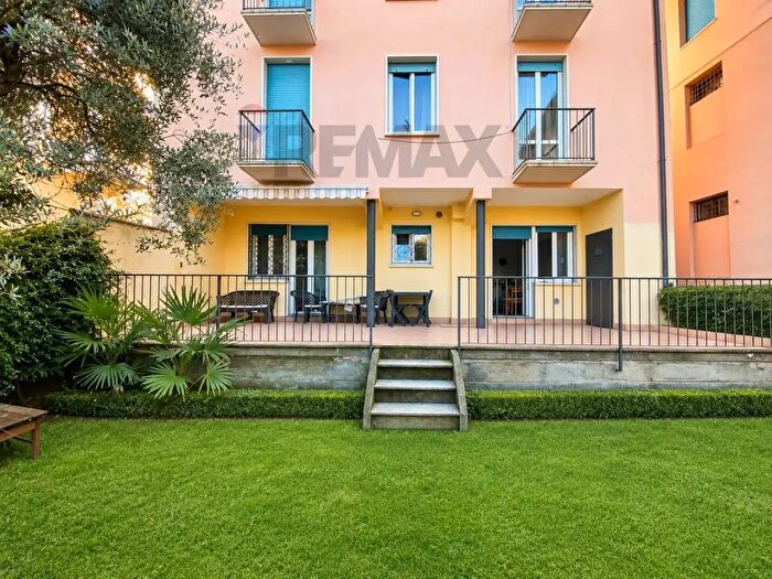 Casa con 12 locali in vendita in Via Antonio Rosmini, Stresa