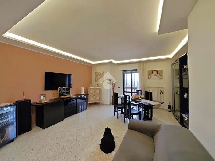 Appartamento trilocale in vendita in Via Nicholas Green, Bari