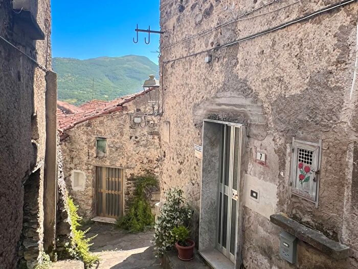 Appartamento trilocale in vendita in Vico I° San Giovanni, Caselle In Pittari