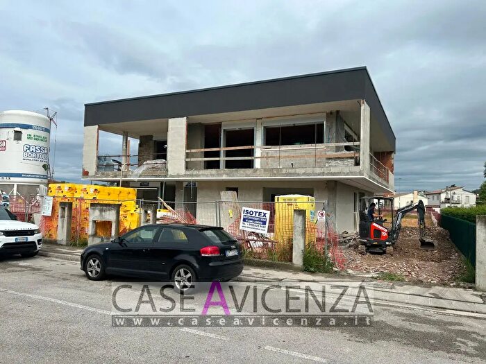 Appartamento quadrilocale in vendita in Via Roma, Camisano Vicentino