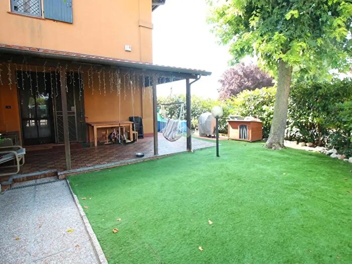 Casa trilocale in vendita in Via Cappellaccio, Medicina