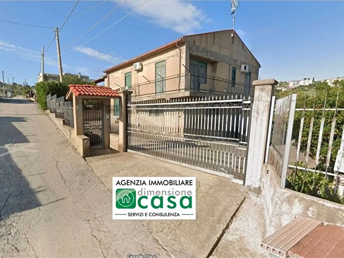 Casa con 8 locali in vendita in Contrada Bigini, San Cataldo