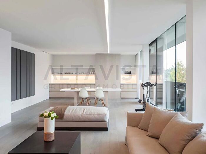 Appartamento trilocale in vendita in Via Falcone, Rezzato