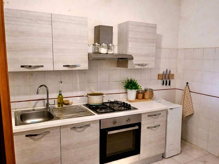 Appartamento monolocale in affitto in Piazzetta San Giovanni in Porta, Centro Storico, Napoli