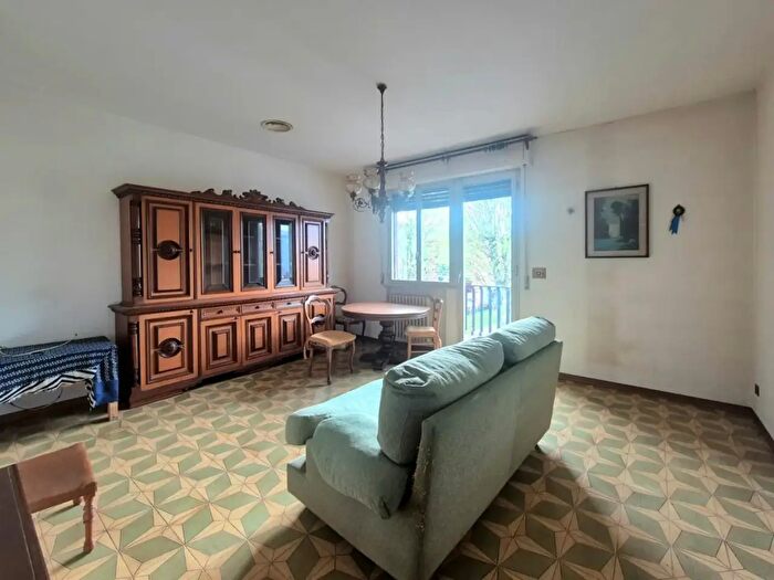 Appartamento con 6 locali in vendita in Lucca