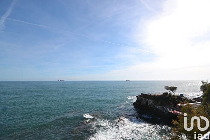 Appartamento trilocale in vendita in Via Capolungo, Genova