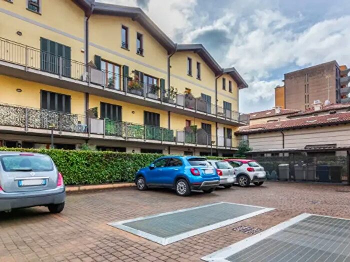 Appartamento trilocale in vendita in Viale Francia, Meda