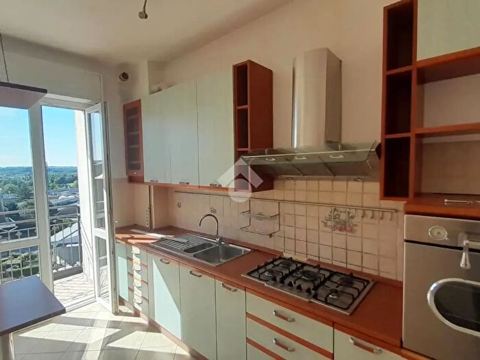 Appartamento trilocale in vendita in Via Roma, Lambrugo
