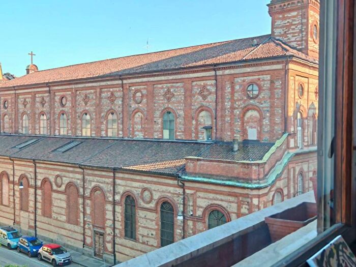 Appartamento con 6 locali in affitto in Via Ettore Perrone, Quadrilatero Romano, Torino