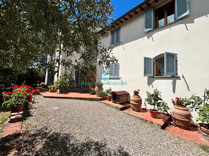 Casa con 8 locali in vendita in Via Simone Martini, Arezzo