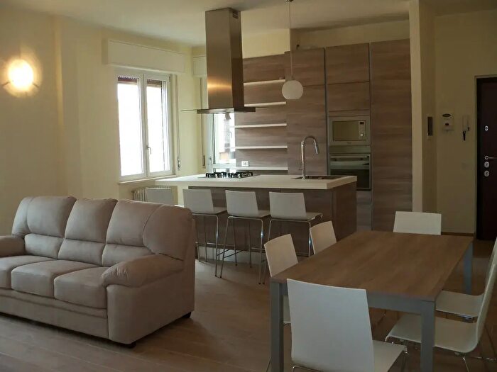 Appartamento trilocale in affitto in Via Trento, Stradella