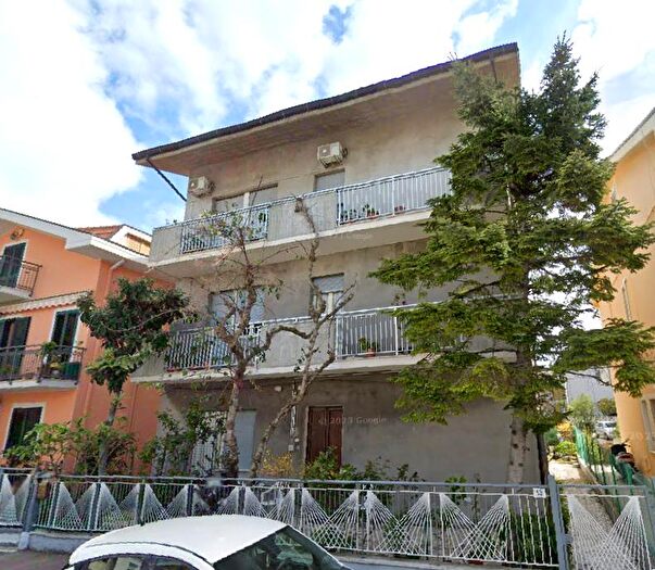 Appartamento trilocale in vendita in Via De Litio, Pineto