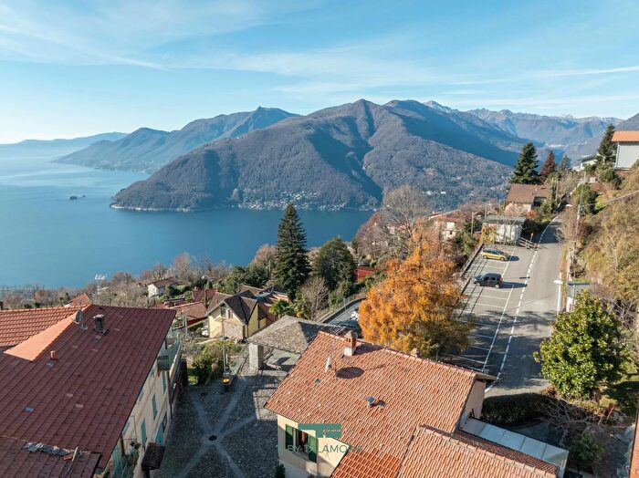 Casa quadrilocale in vendita in Maccagno con Pino e Veddasca